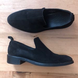 Black suede low cut booties / dress shoes COS